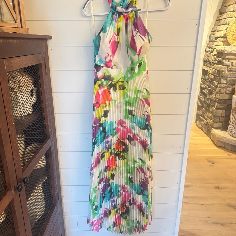 Eliza J Sz 6 Floral Maxi Halter Neck Dress. Pleated & beautiful! 🩷 - Picture 5 of 9